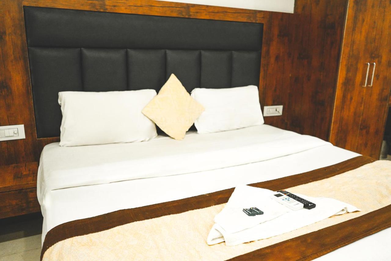 Hotel O Tez Plaza New Delhi Bagian luar foto